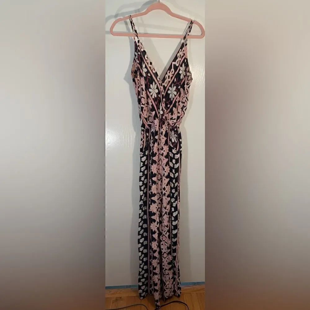 Flynn skye black floral wide leg v-neck jumpsuit Size 1-XS-S